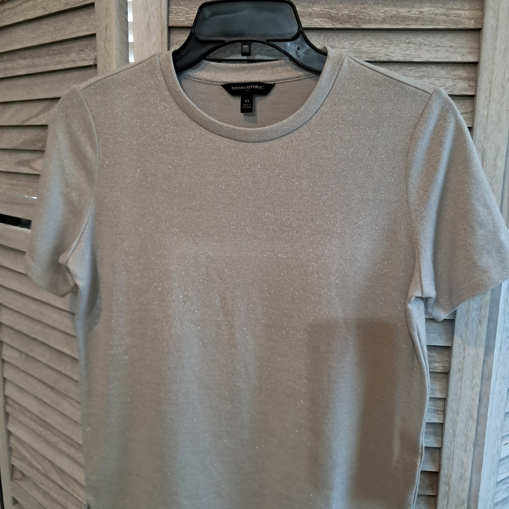 Banana Republic Silver Short Sleeve Tee